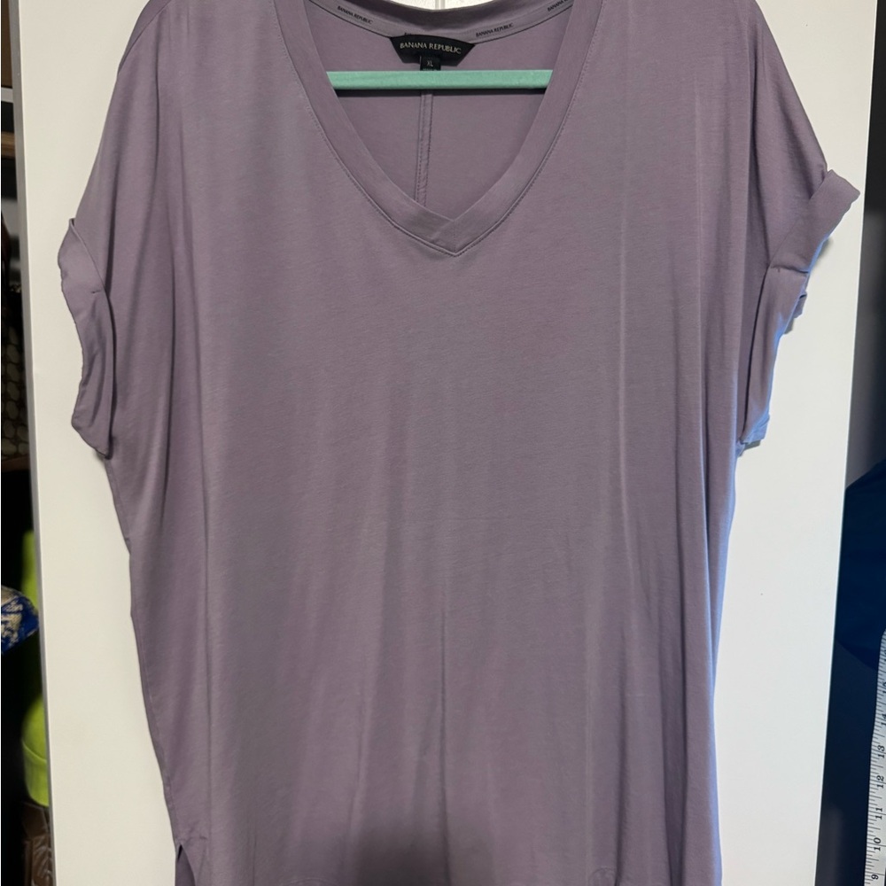 Banana Republic Women's Purple V-Neck Top EUC